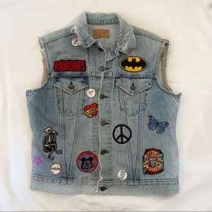 Levi Light Wash Denim Sleeveless Jacket